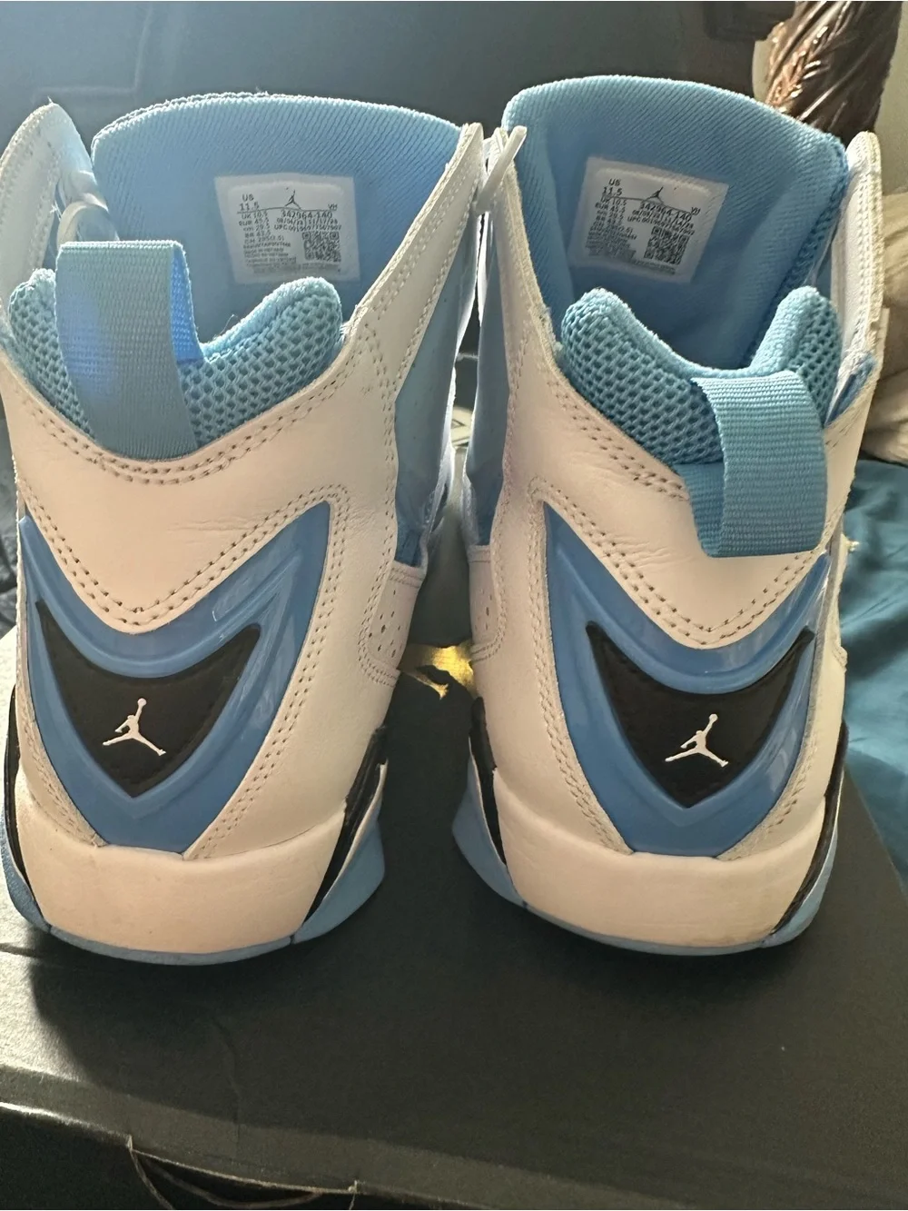 Jordan men 11.5 baby blue and white true flight - Picture 4 of 6